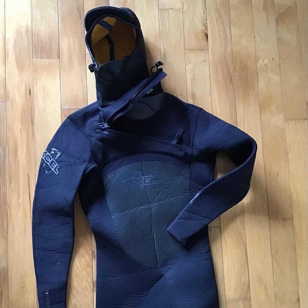 Xcel 5/4 Drylock Hooded Wetsuit Size Medium